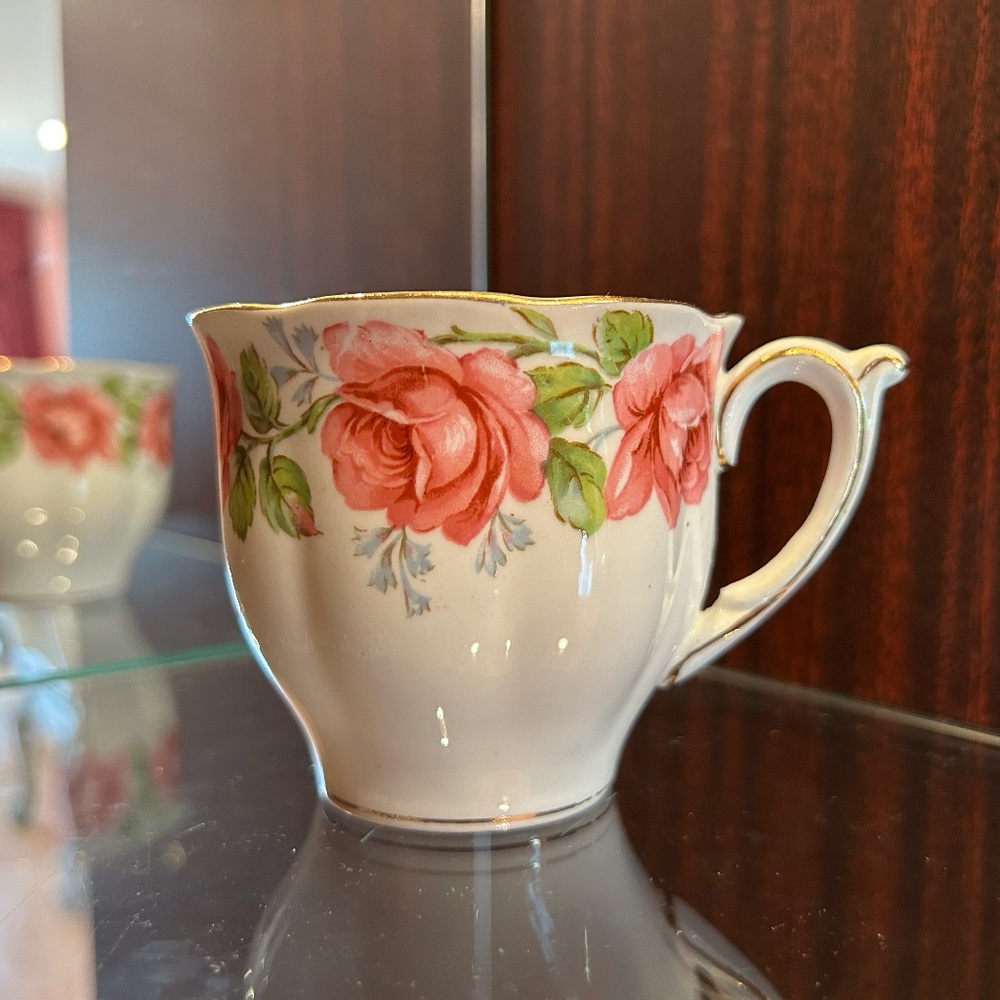 Vintage Bell Fine Bone China English Lady Alexander Rose Garland of Roses Teacup